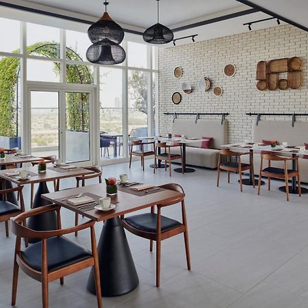 Movenpick Jumeirah Village Triangle Dubai Esterno foto Restaurant
