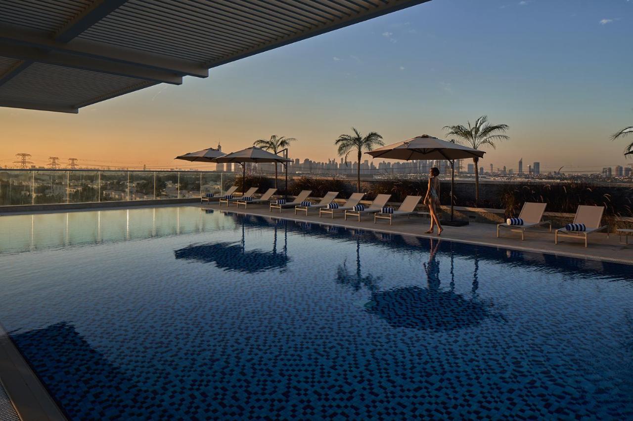 Movenpick Jumeirah Village Triangle Dubai Esterno foto The rooftop pool at the hotel