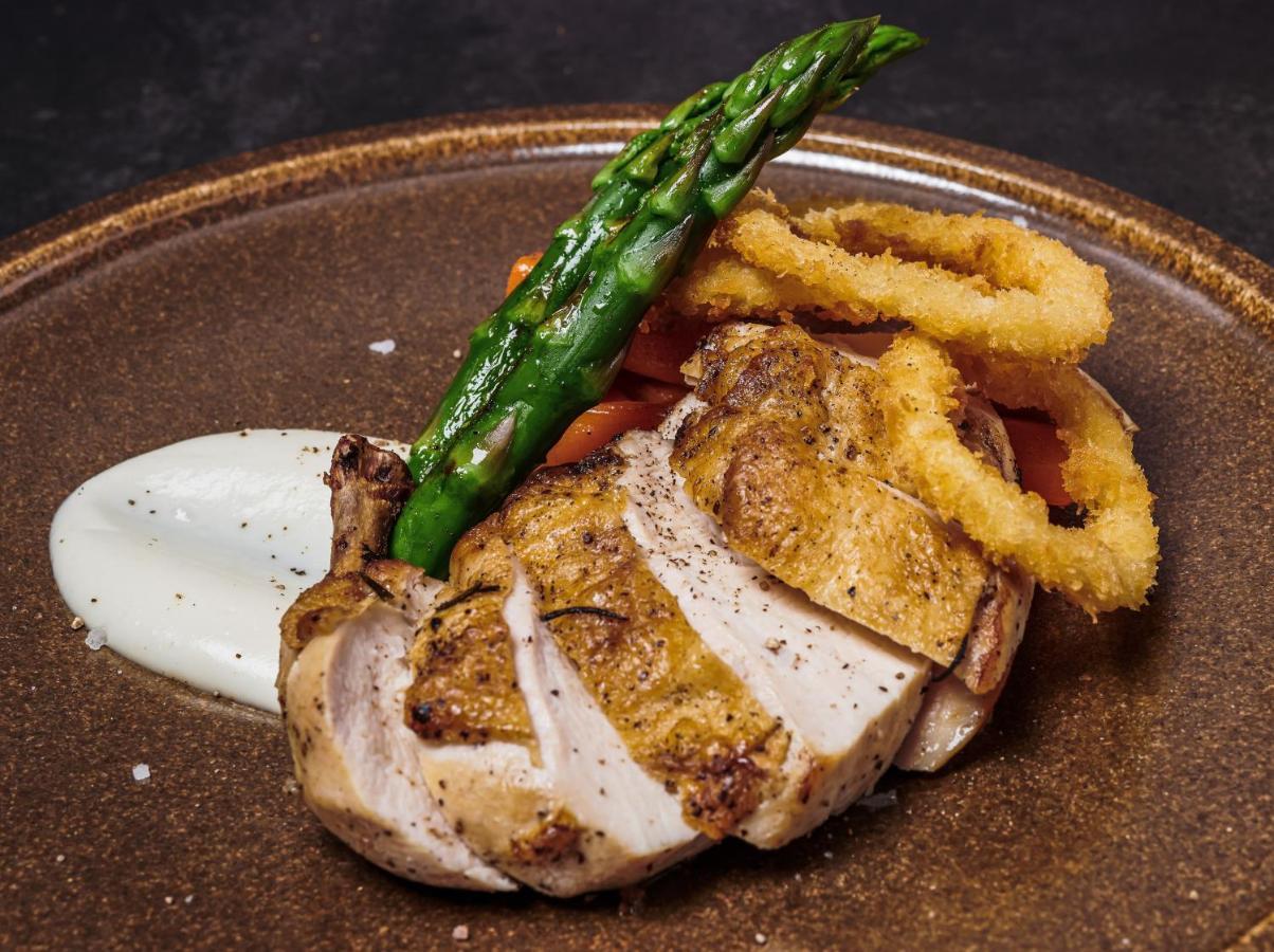 Movenpick Jumeirah Village Triangle Dubai Esterno foto A pork chop prepared sous vide
