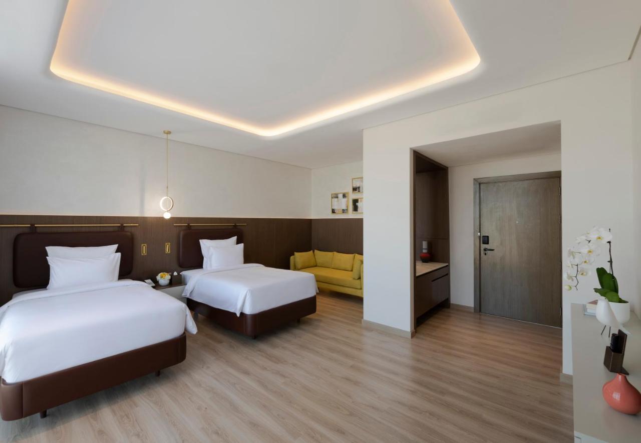 Movenpick Jumeirah Village Triangle Dubai Esterno foto