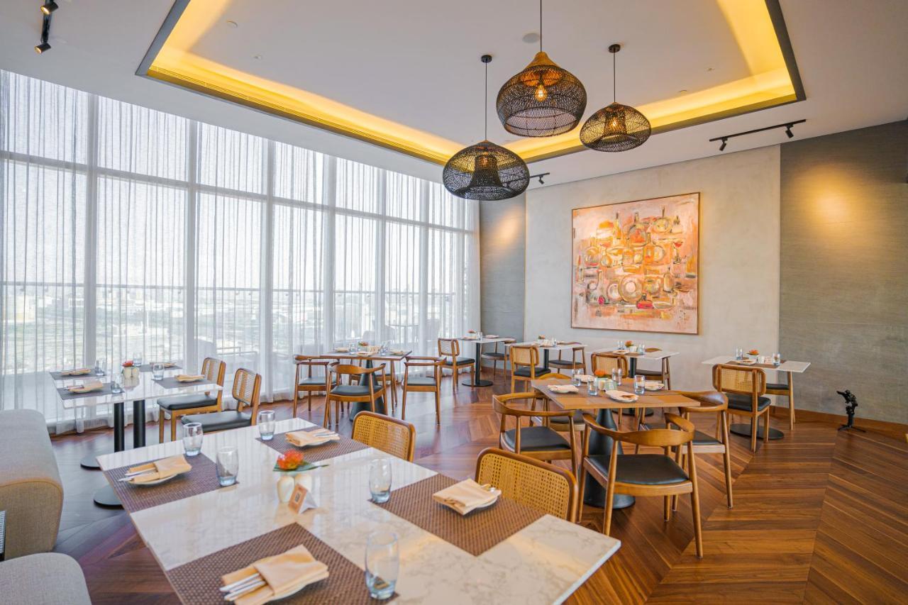 Movenpick Jumeirah Village Triangle Dubai Esterno foto The restaurant