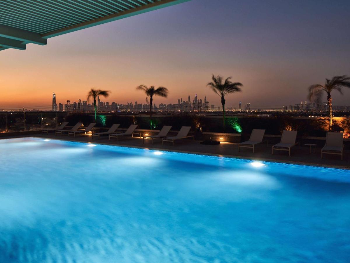 Movenpick Jumeirah Village Triangle Dubai Esterno foto The swimming pool at the hotel