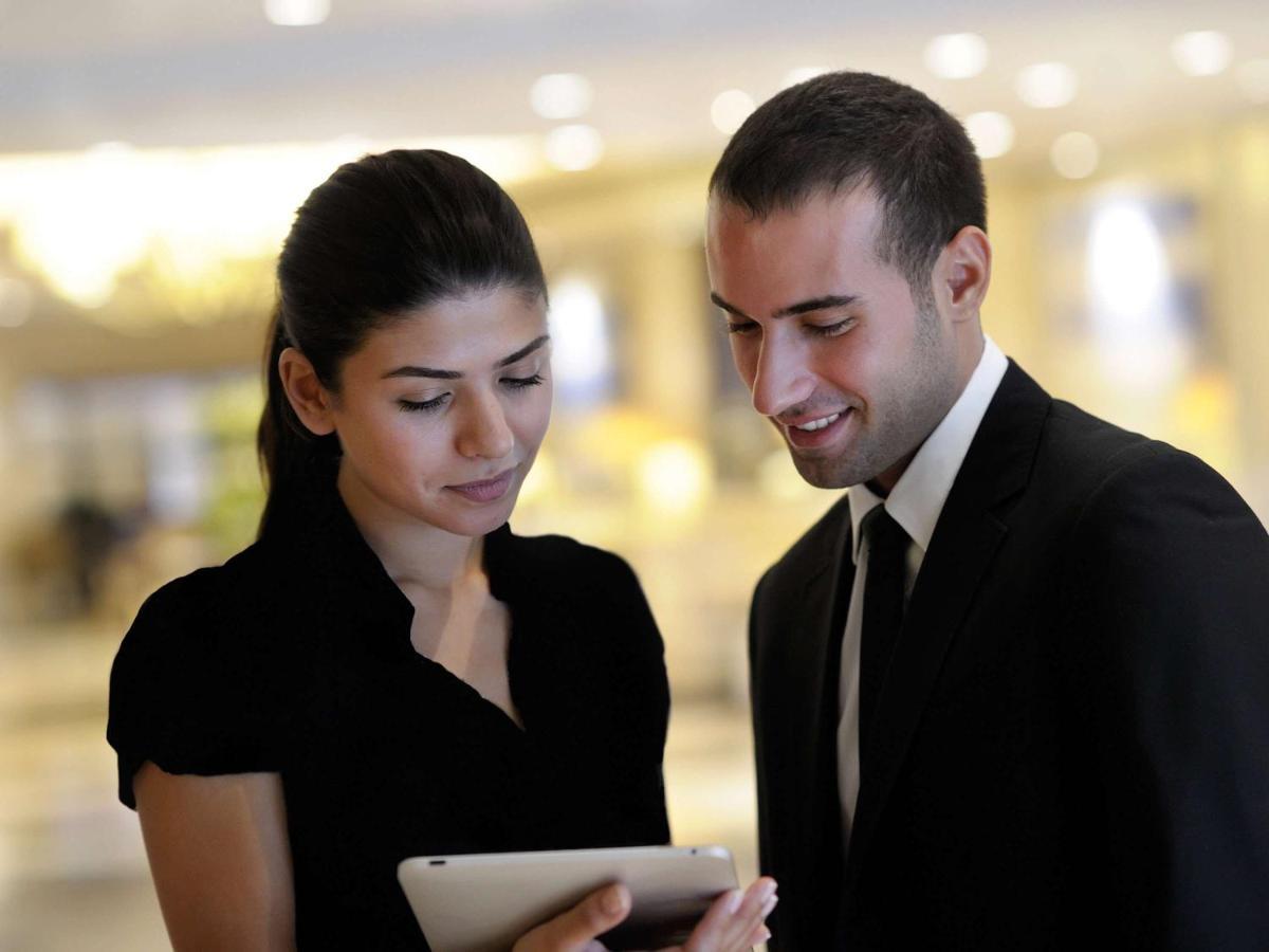 Movenpick Jumeirah Village Triangle Dubai Esterno foto Concierge