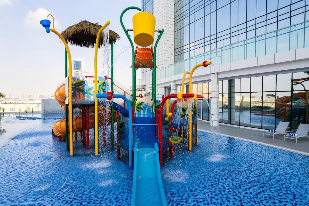 Movenpick Jumeirah Village Triangle Dubai Esterno foto A water park in Dubai
