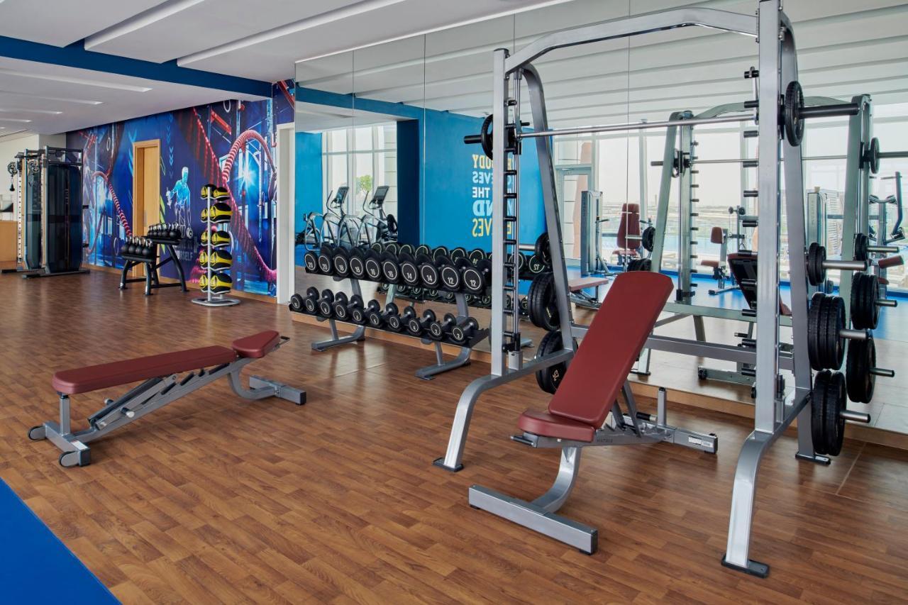 Movenpick Jumeirah Village Triangle Dubai Esterno foto A modern gym